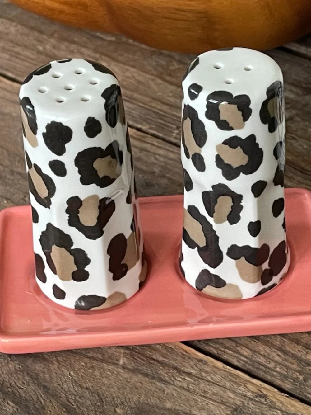 Anthropologie Chintzware Leopard Salt Pepper Shakers Set-NEW